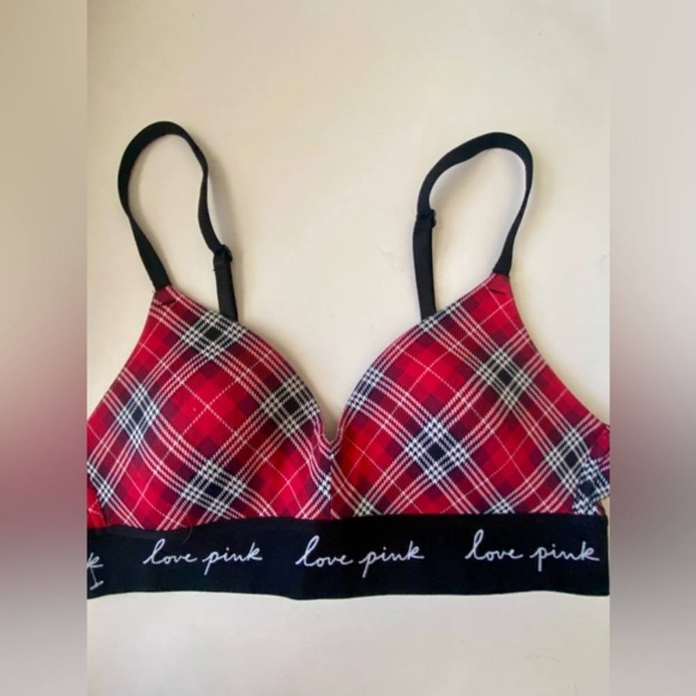 PINK Victoria’s Secret Wear Everywhere Bra. 32B